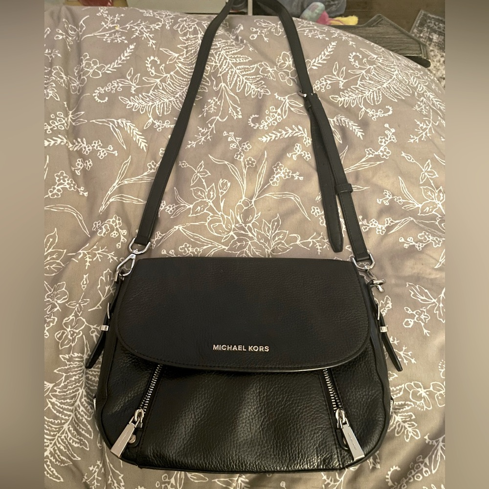 MICHAEL MICHAEL KORS
Cross body bag (sold on another site no longer available)